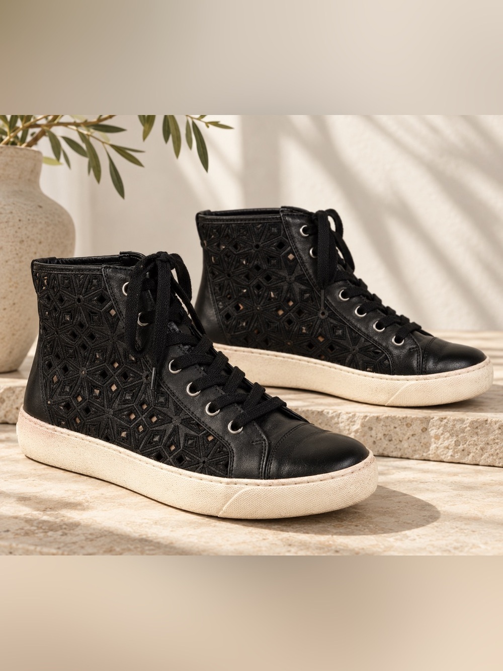 Sam Edelman Black Leather Branson Sneaker 7.5 Embroidered Laser Cut